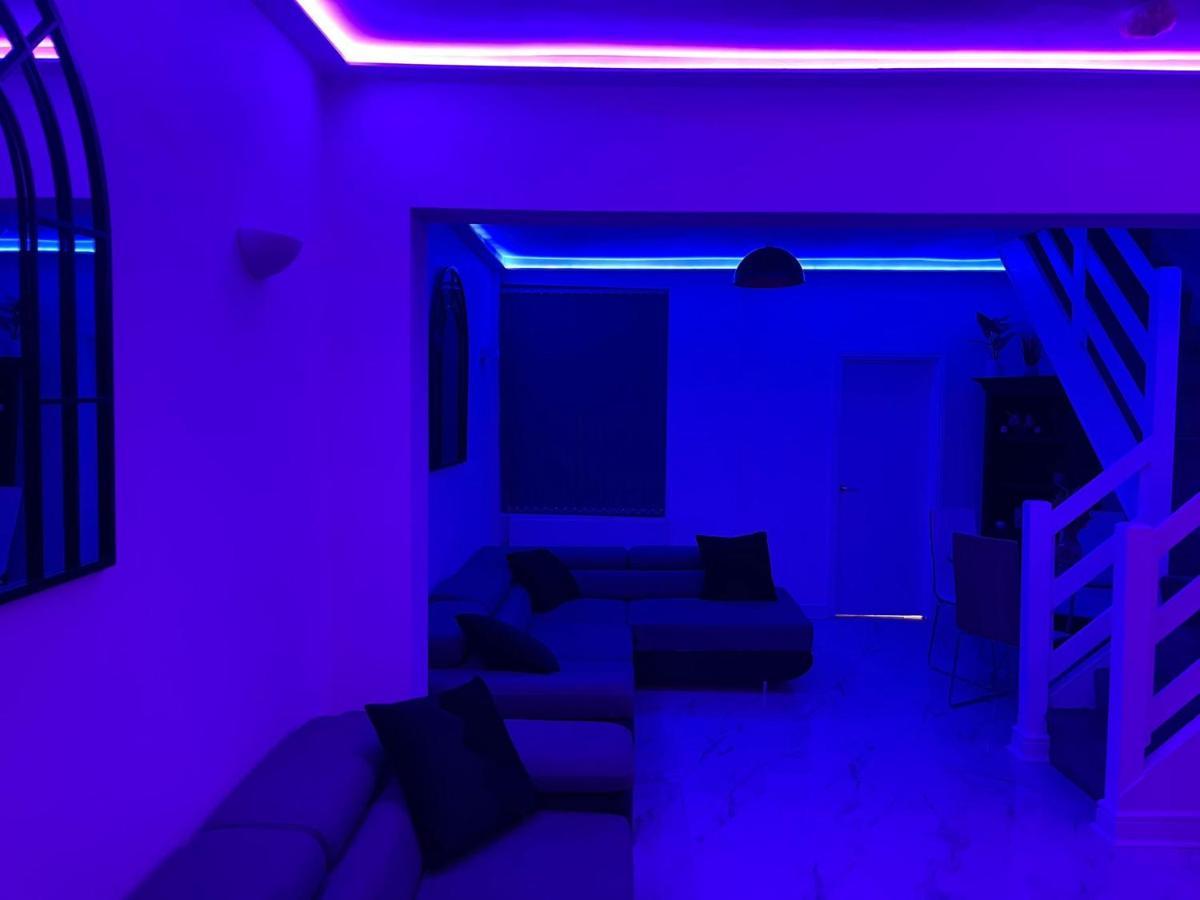 Short Stopzzz & Indoor Hot Tub Manchester Exterior foto
